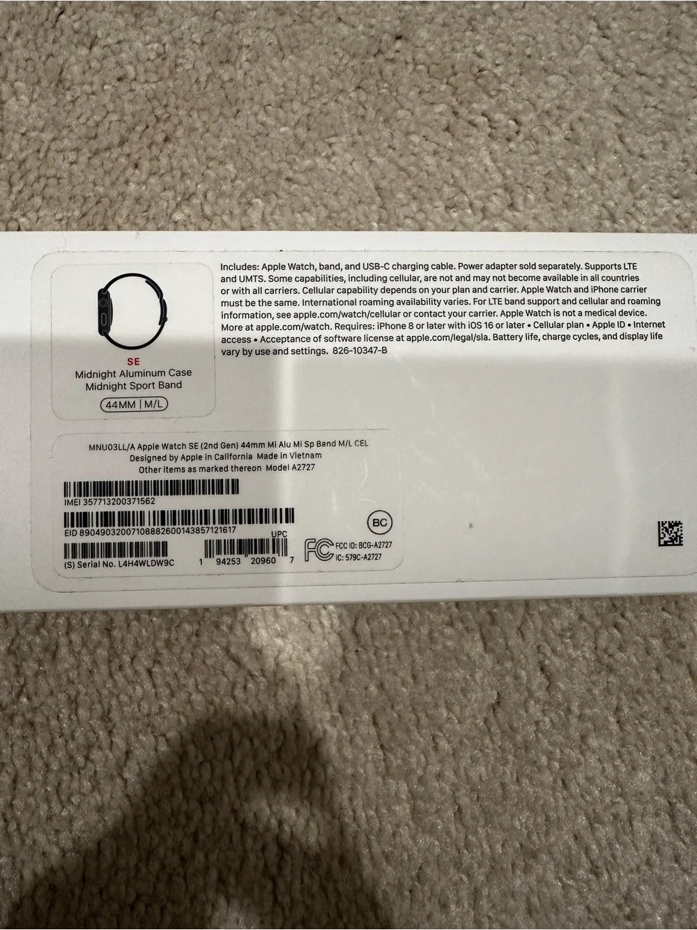 Apple SE Smartwatch with Black Sport Band